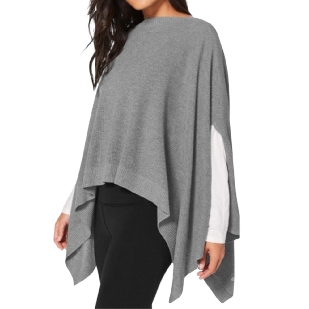 Lululemon Forward Flow Women’s Poncho Cape in Gray